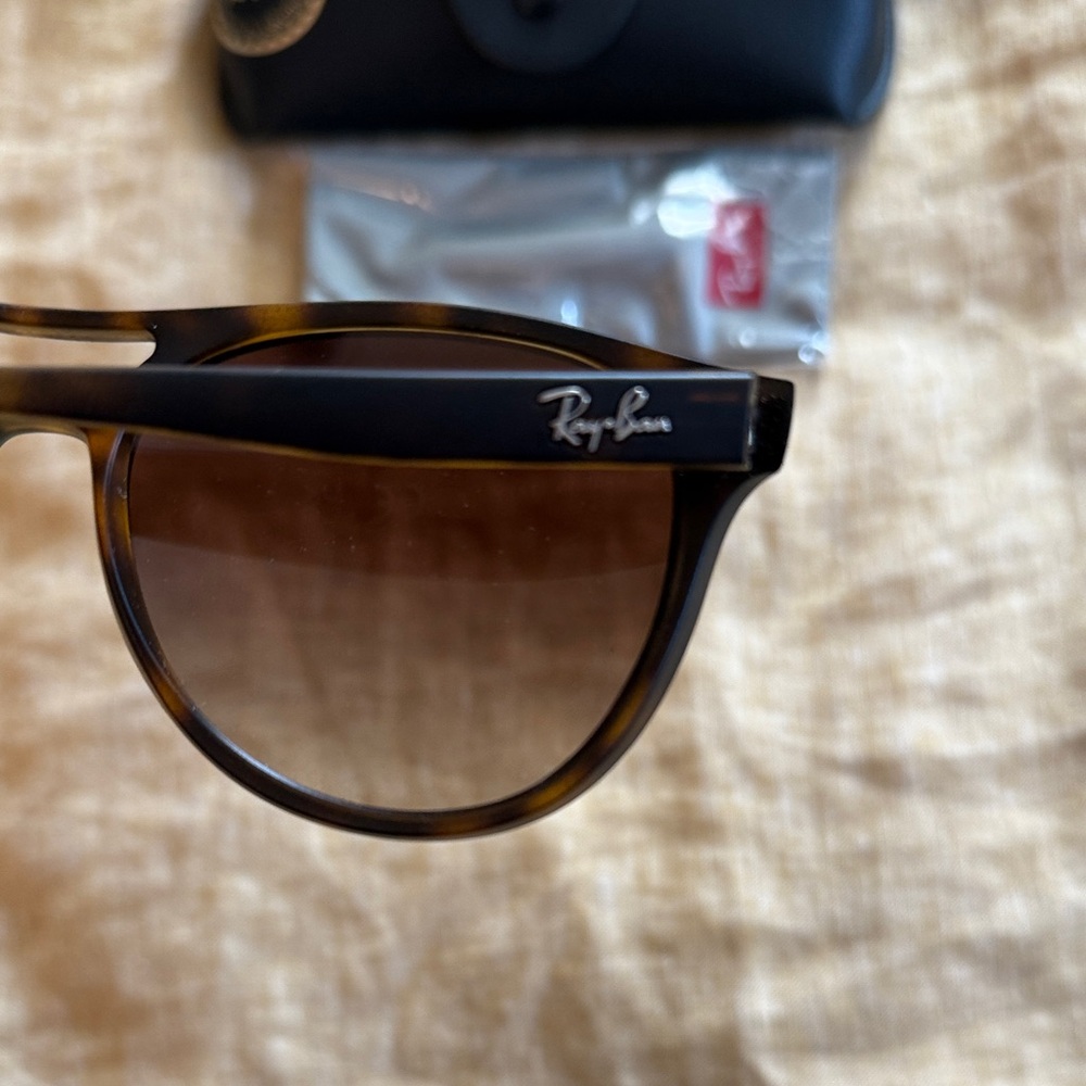 Ray-Ban Brown Gradient Lens Sunglasses with Black Case - Picture 6 of 16